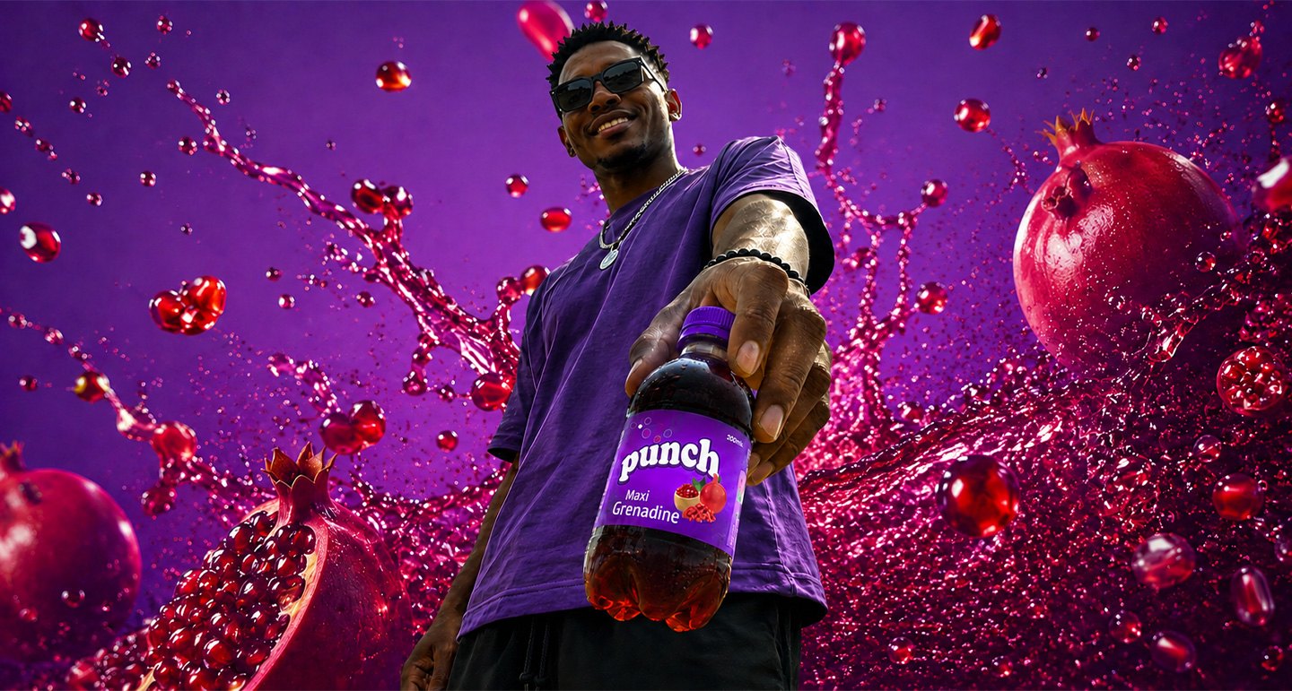 Punch Maxi Grenadine tendu vers l'objectif