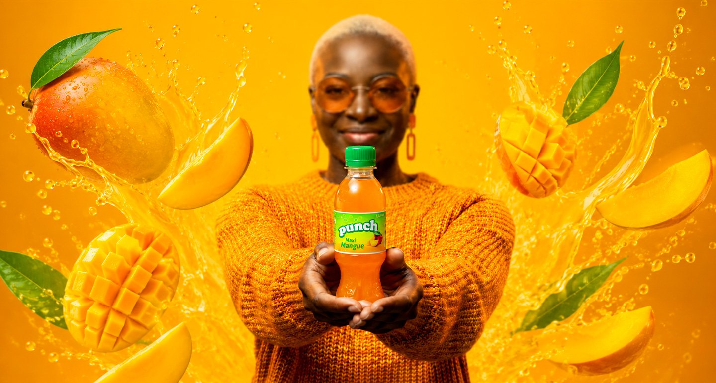 Punch Maxi Mangue présenté dans les mains